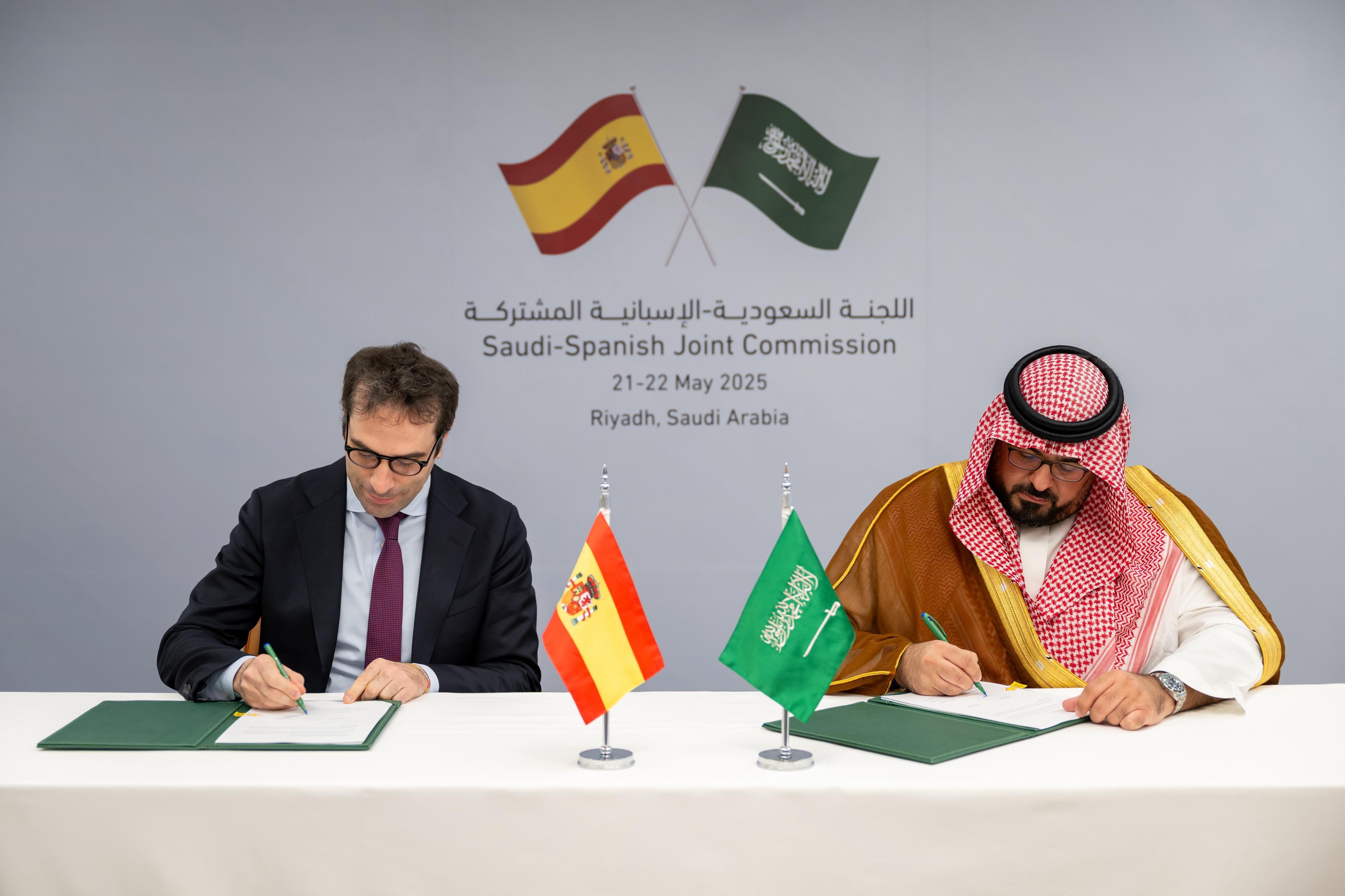 وزارة الاقتصاد والتخطيط توقع مذكرة تفاهم مع وزارة الاقتصاد والتجارة والأعمال في مملكة إسبانيا بهدف تعزيز التعاون وتنويع العلاقات الاقتصادية الثنائية