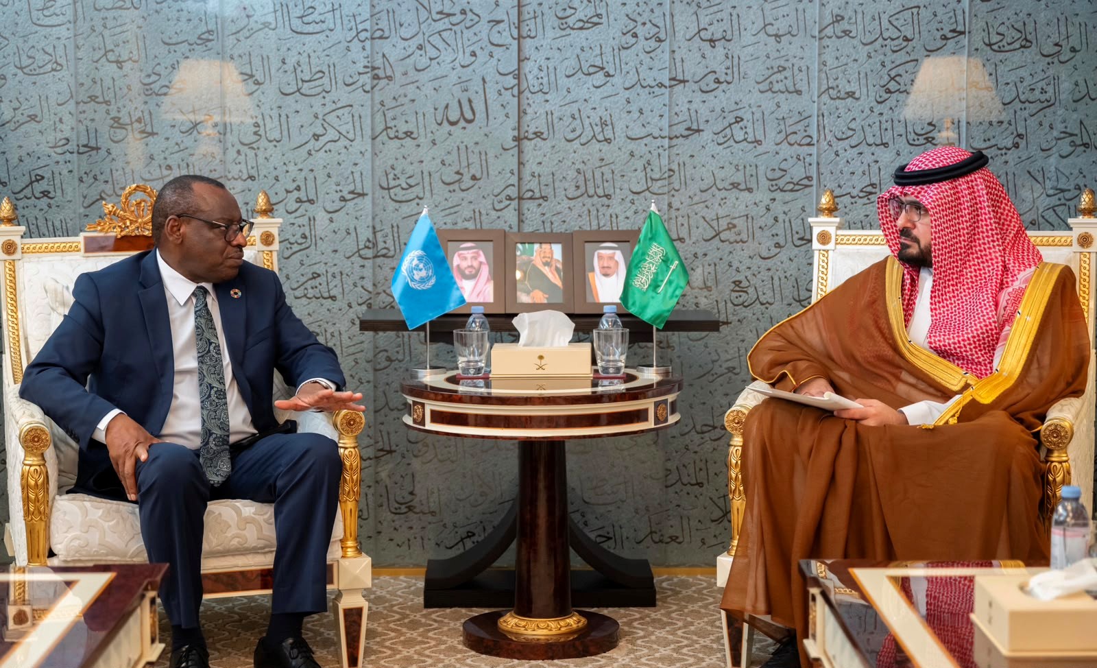 معالي وزير الاقتصاد والتخطيط يجتمع مع الأمين التنفيذي للجنة الاقتصادية لإفريقيا التابعة للأمم المتحدة
