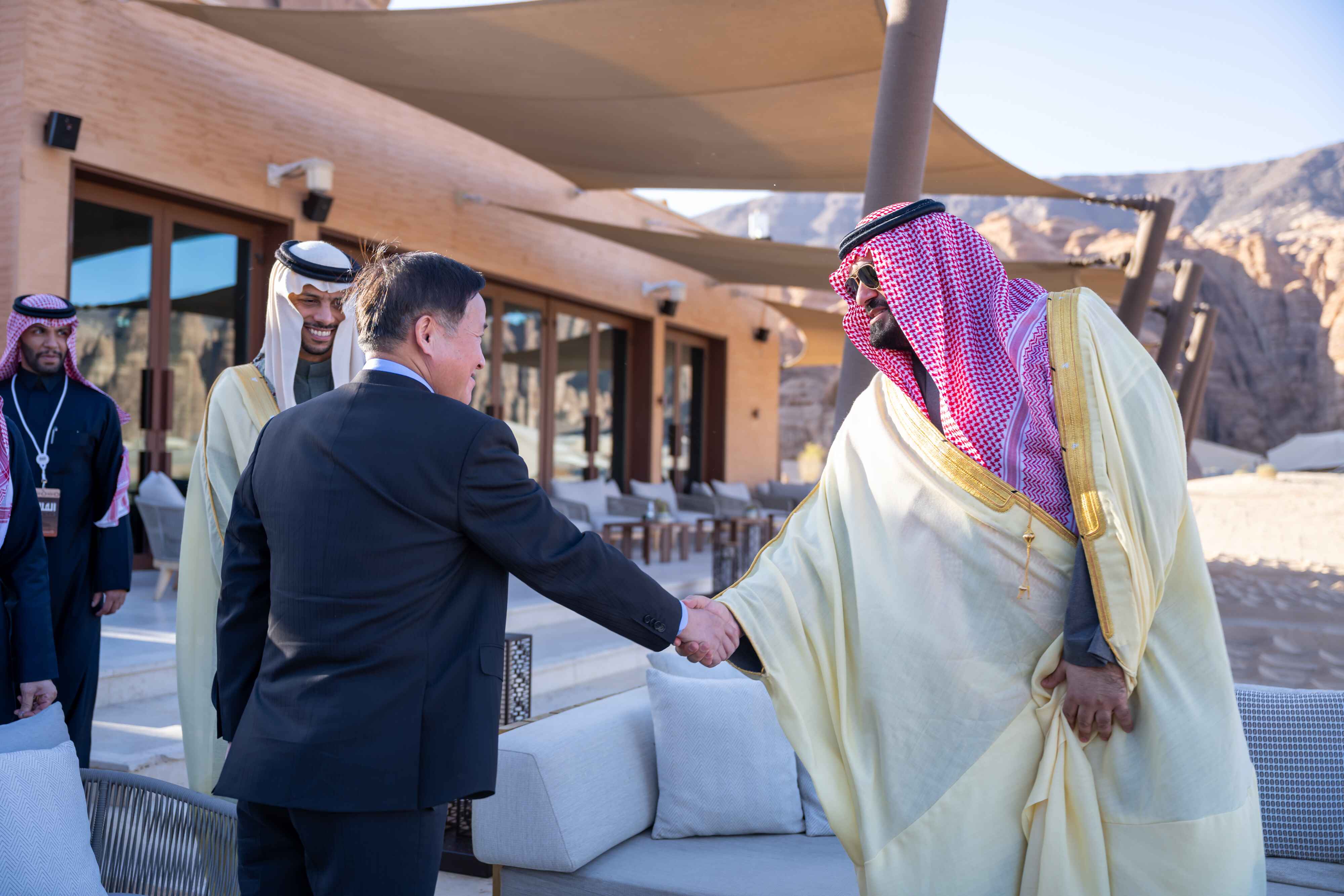معالي وزير الاقتصاد والتخطيط يجتمع مع محافظ بنك الشعب الصيني