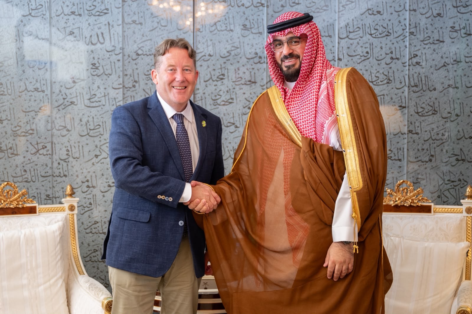 معالي وزير الاقتصاد والتخطيط يجتمع مع معالي وزير المناخ والطاقة والبيئة الإيرلندي