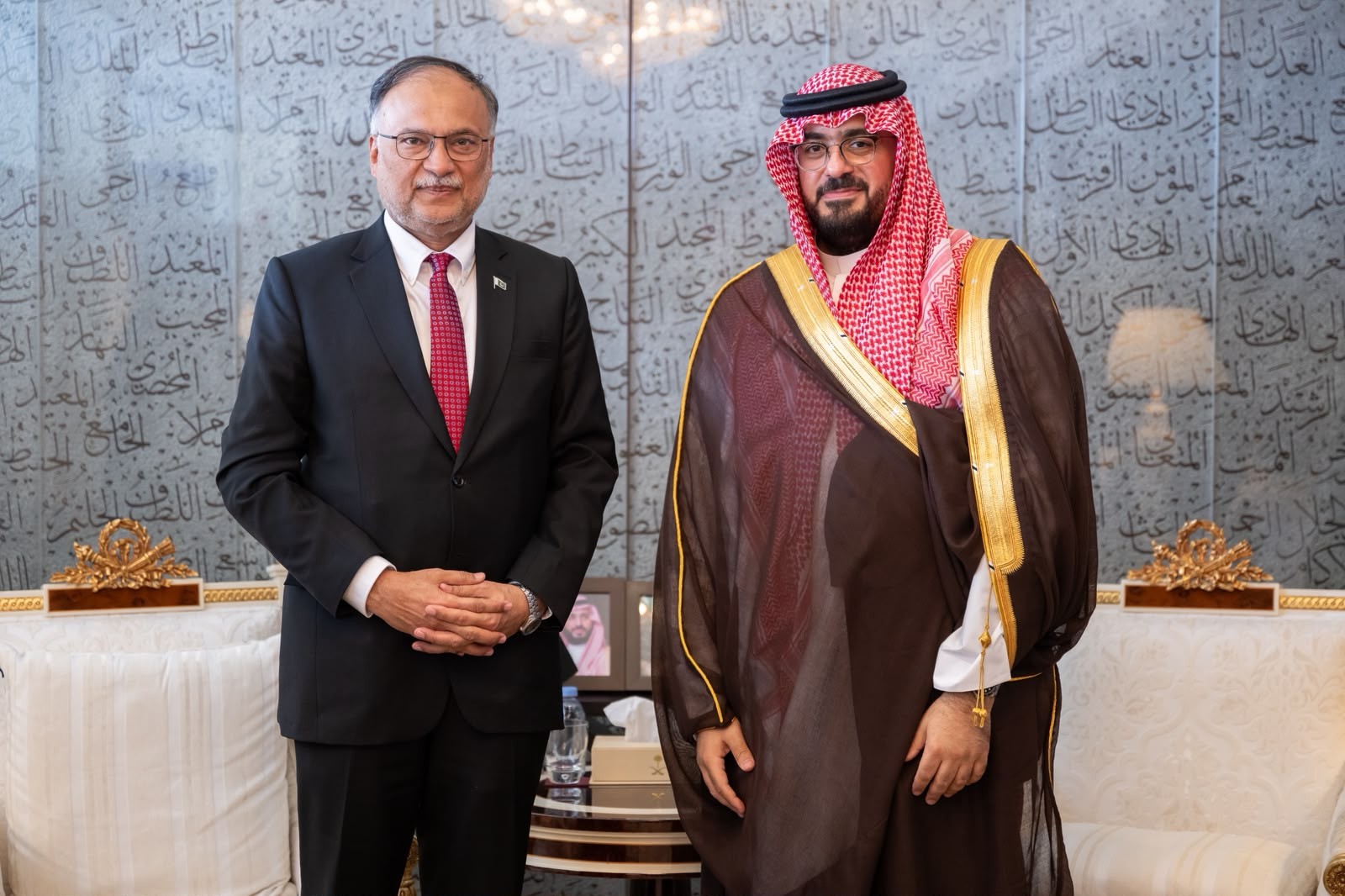 Minister of Economy and Planning meets with Minister for Planning, Development, and Special Initiatives of Pakistan