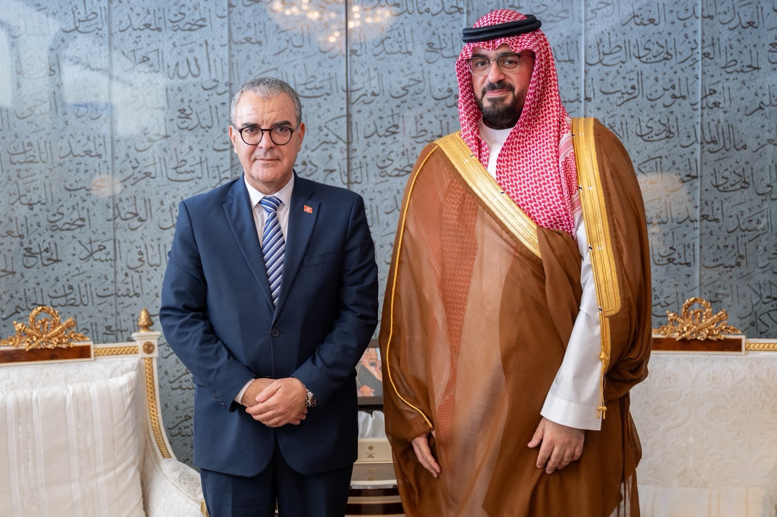 معالي وزير الاقتصاد والتخطيط يجتمع مع معالي وزير الاقتصاد والتخطيط في الجمهورية التونسية