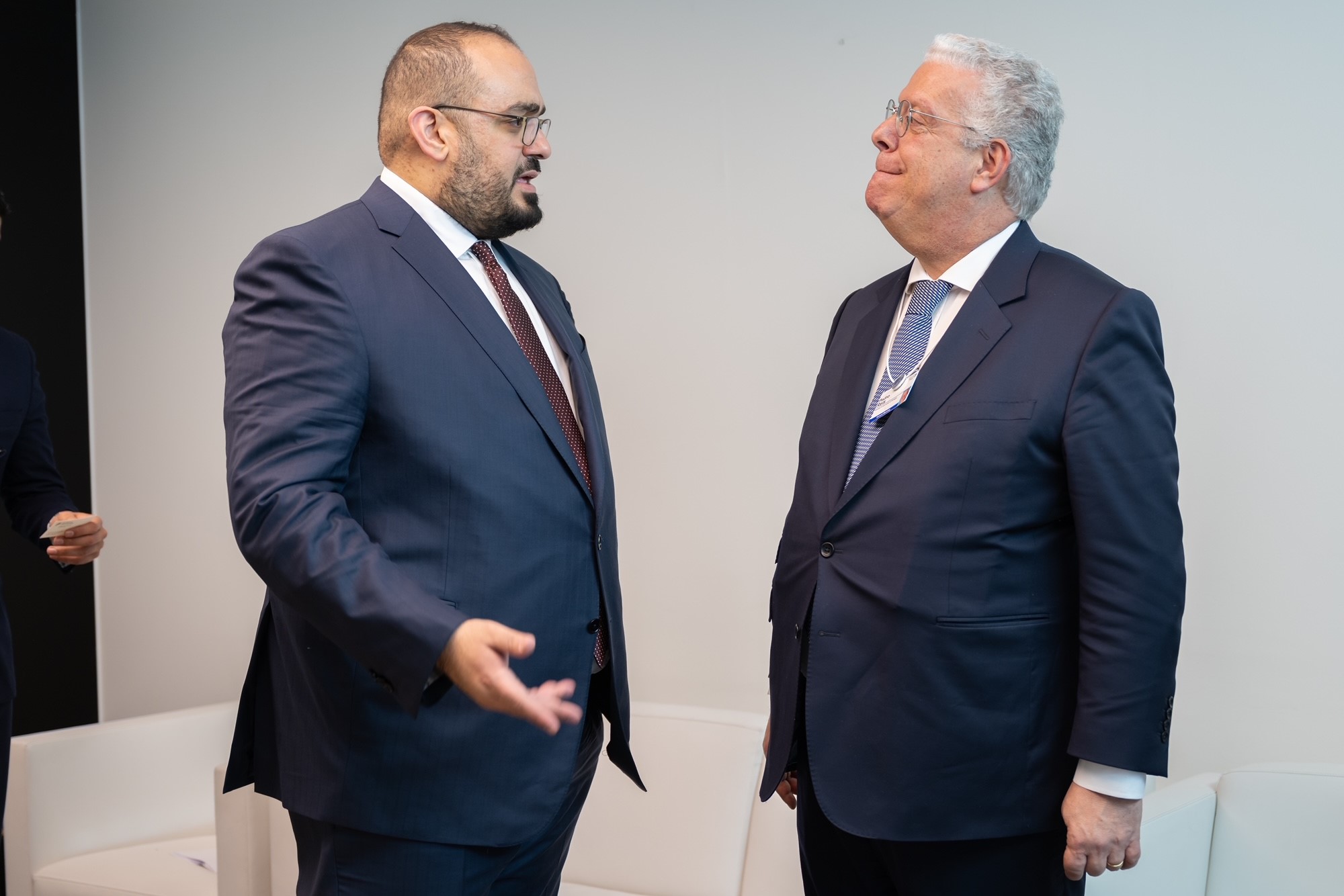 معالي وزير الاقتصاد والتخطيط يجتمع مع معالي وزير الاقتصاد البرتغالي