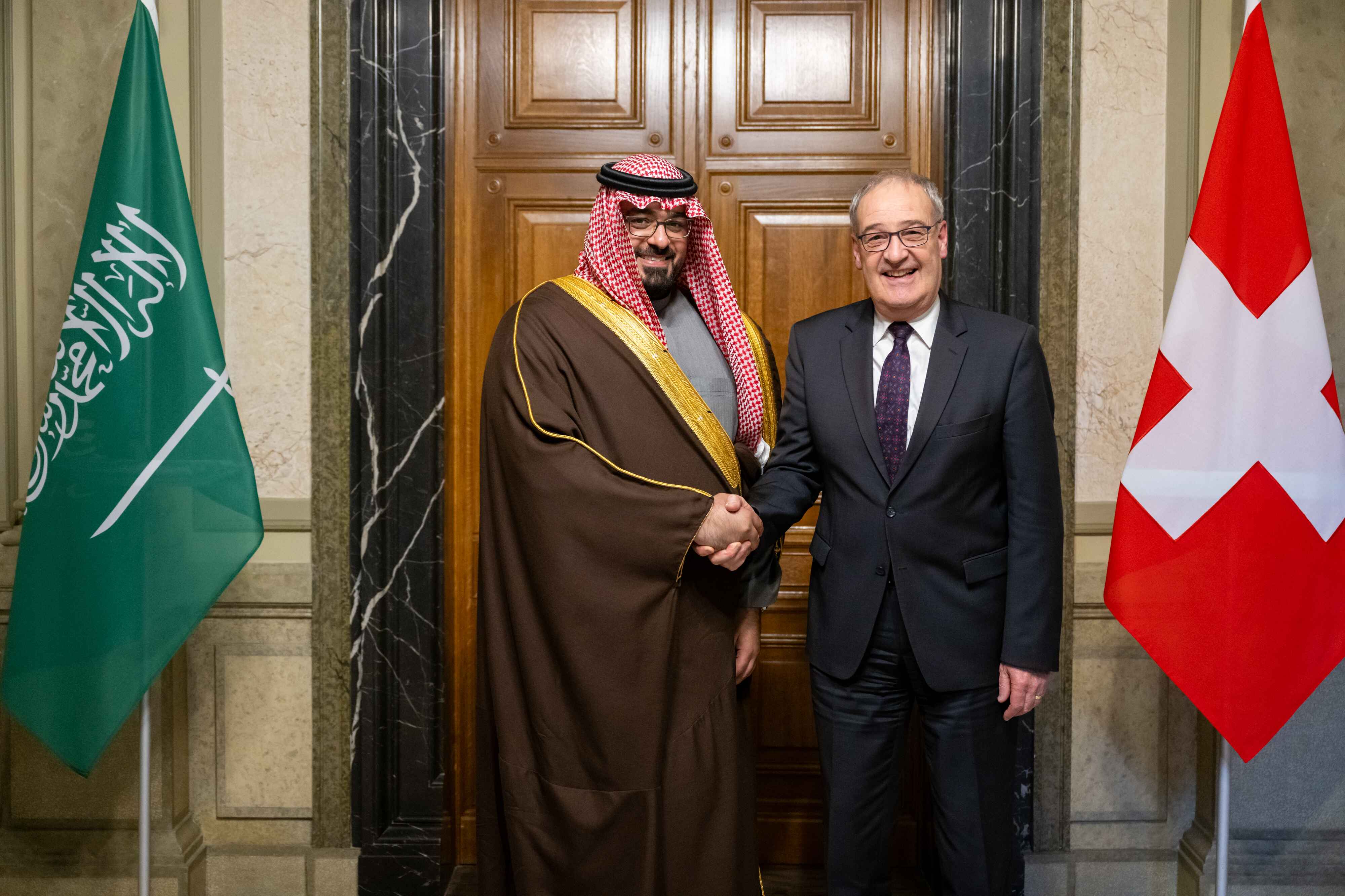 معالي وزير الاقتصاد والتخطيط يجتمع مع عضو المجلس الاتحادي ورئيس دائرة الشؤون الاقتصادية السويسرية