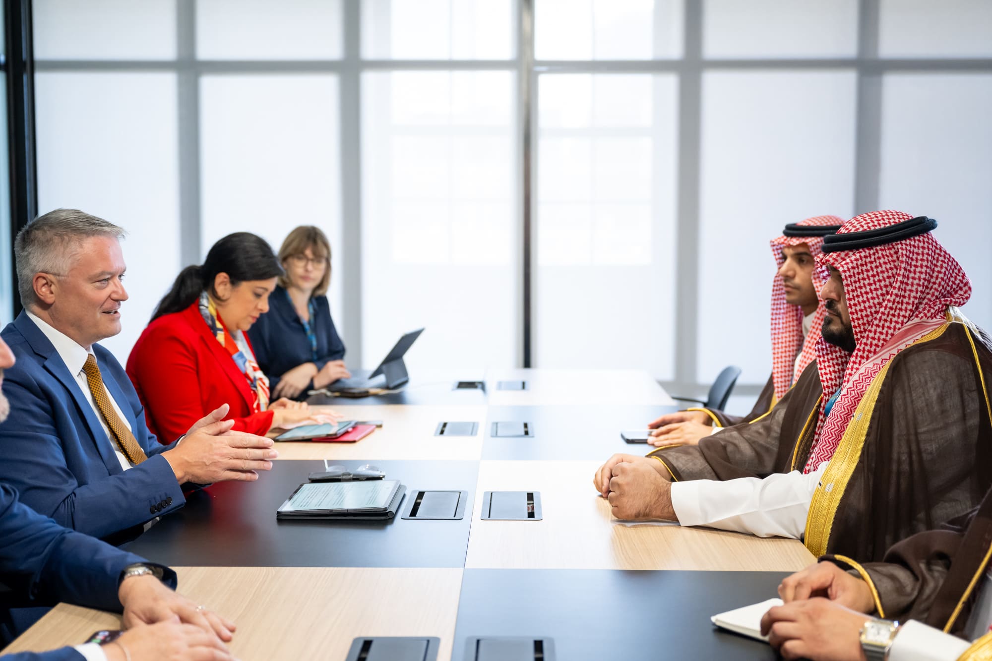 وزير الاقتصاد والتخطيط يناقش مع الأمين العام لمنظمة التعاون الاقتصادي والتنمية آخر التطورات الاقتصادية الإقليمية والعالمية