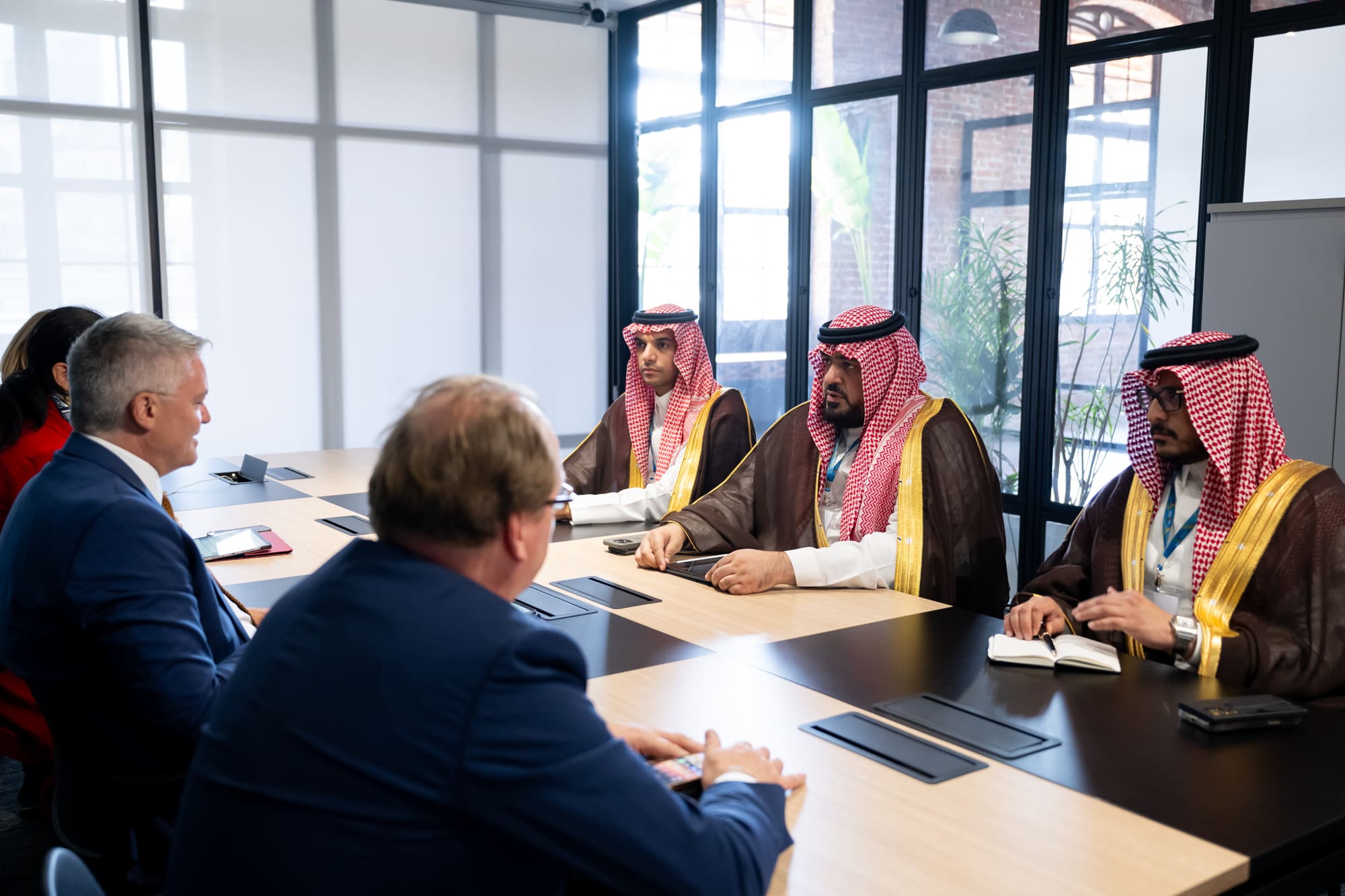 وزير الاقتصاد والتخطيط يناقش مع الأمين العام لمنظمة التعاون الاقتصادي والتنمية آخر التطورات الاقتصادية الإقليمية والعالمية