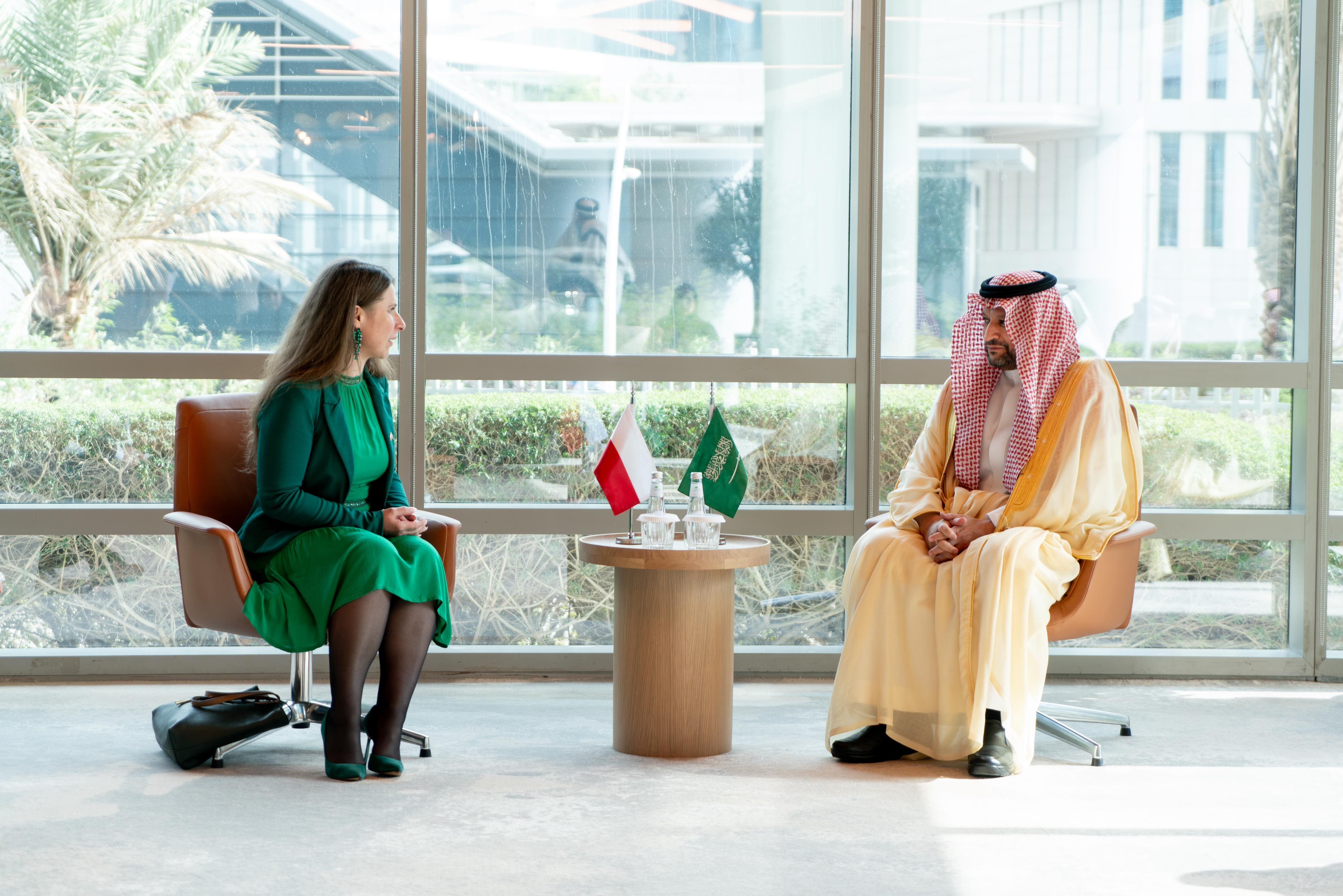 معالي مساعد وزير الاقتصاد والتخطيط يجتمع مع وفد لجنة الصداقة البولندية السعودية بالبرلمان البولندي